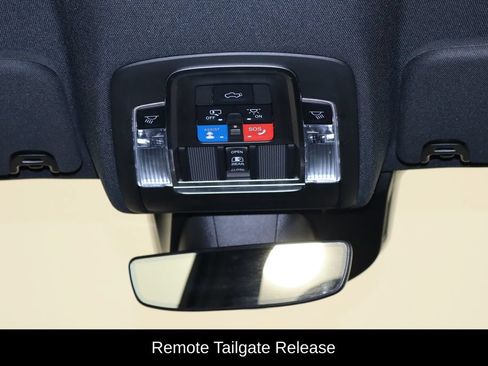 Used 2021 RAM 1500 Laramie AWD/4WD image 23
