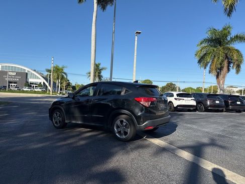 Used 2018 Honda HR-V LX image 10