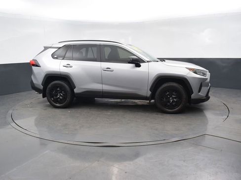 Used 2019 Toyota RAV4 LE w/ Carpet Mat Package image 7