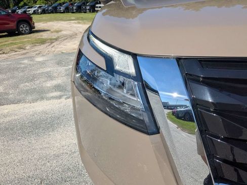 Used 2024 Nissan Pathfinder Platinum w/ Cargo Package FWD image 10