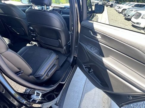 New 2025 Jeep Grand Cherokee L Altitude image 30