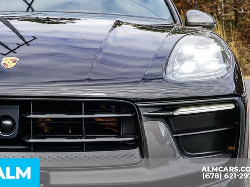 Used 2023 Porsche Macan Turbo image 12