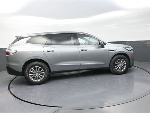 Used 2024 Buick Enclave Premium image 8