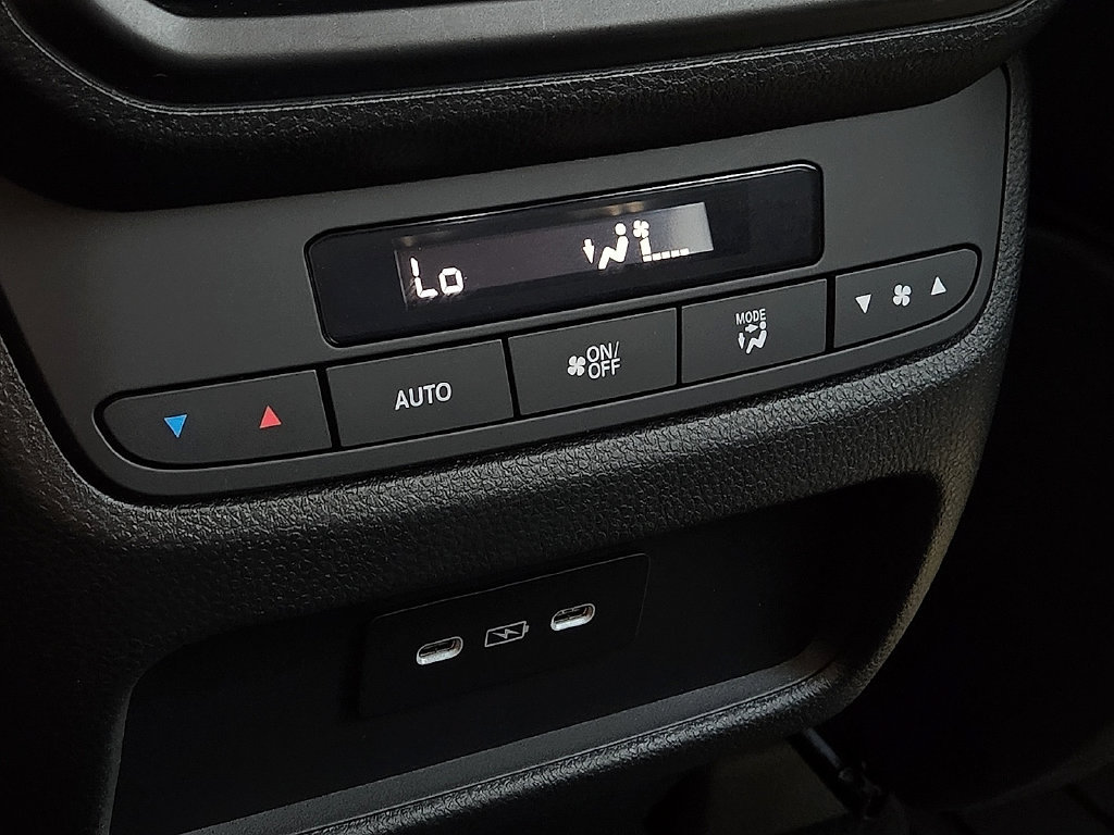 Used 2025 Honda Pilot EX-L image 11
