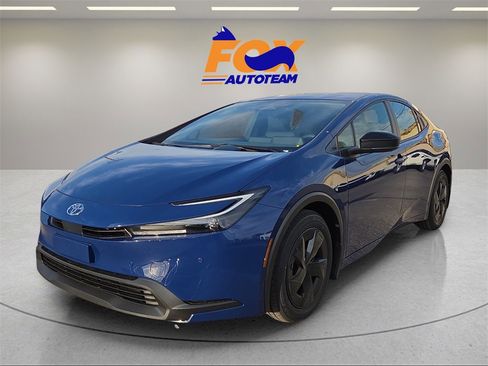 New 2026 Toyota Prius LE image 1