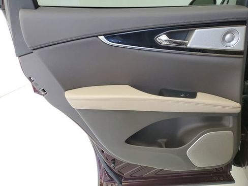 Used 2021 Lincoln Nautilus Reserve w/ Equipment Group 202A image 14