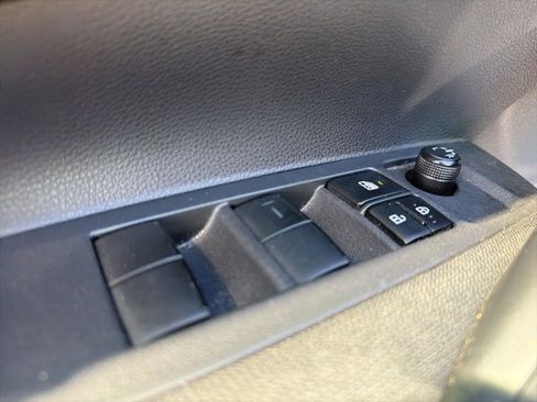 Used 2021 Toyota Corolla LE image 12