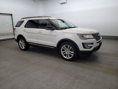 Used 2017 Ford Explorer XLT w/ Equipment Group 202A AWD/4WD image 11