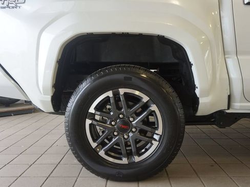 Used 2025 Toyota Tacoma TRD Sport AWD/4WD image 31