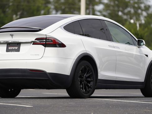 Used 2020 Tesla Model X Long Range AWD/4WD image 41