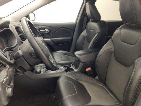 Used 2019 Jeep Cherokee Latitude Plus w/ Cold Weather Group image 17