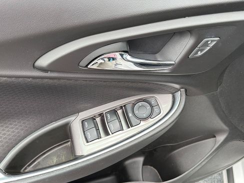 Used 2018 Chevrolet Malibu LT FWD image 29