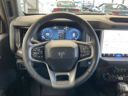 Used 2025 Ford Bronco Outer Banks image 21