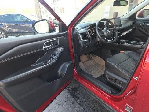 Used 2024 Nissan Rogue Platinum AWD/4WD image 9
