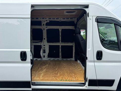 Used 2023 RAM ProMaster 2500 w/ Convenience Group FWD image 17