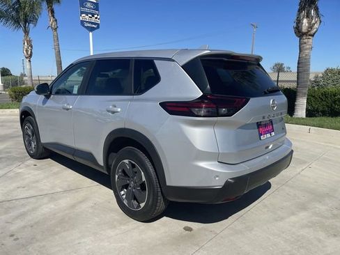 Used 2024 Nissan Rogue SV FWD image 6