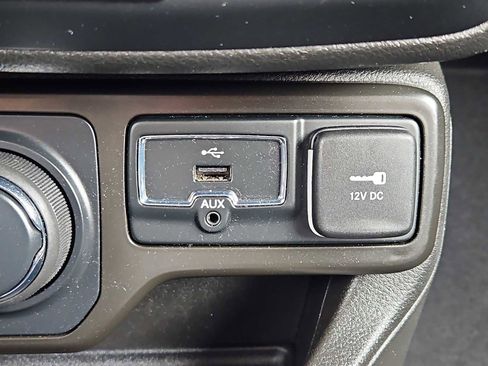 Used 2021 Jeep Renegade Latitude w/ Luxury Group I image 17