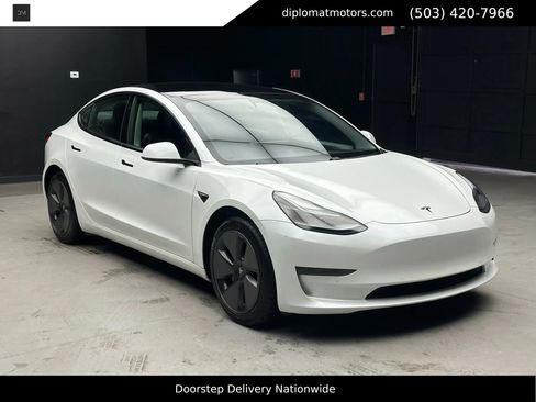 Used 2021 Tesla Model 3 Standard Range Plus image 9