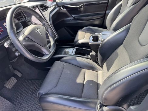 Used 2018 Tesla Model X 75D image 11