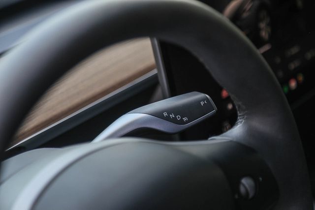 Used 2024 Tesla Model Y Long Range AWD/4WD image 23