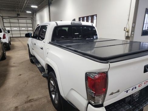 Used 2018 Toyota Tacoma SR image 5