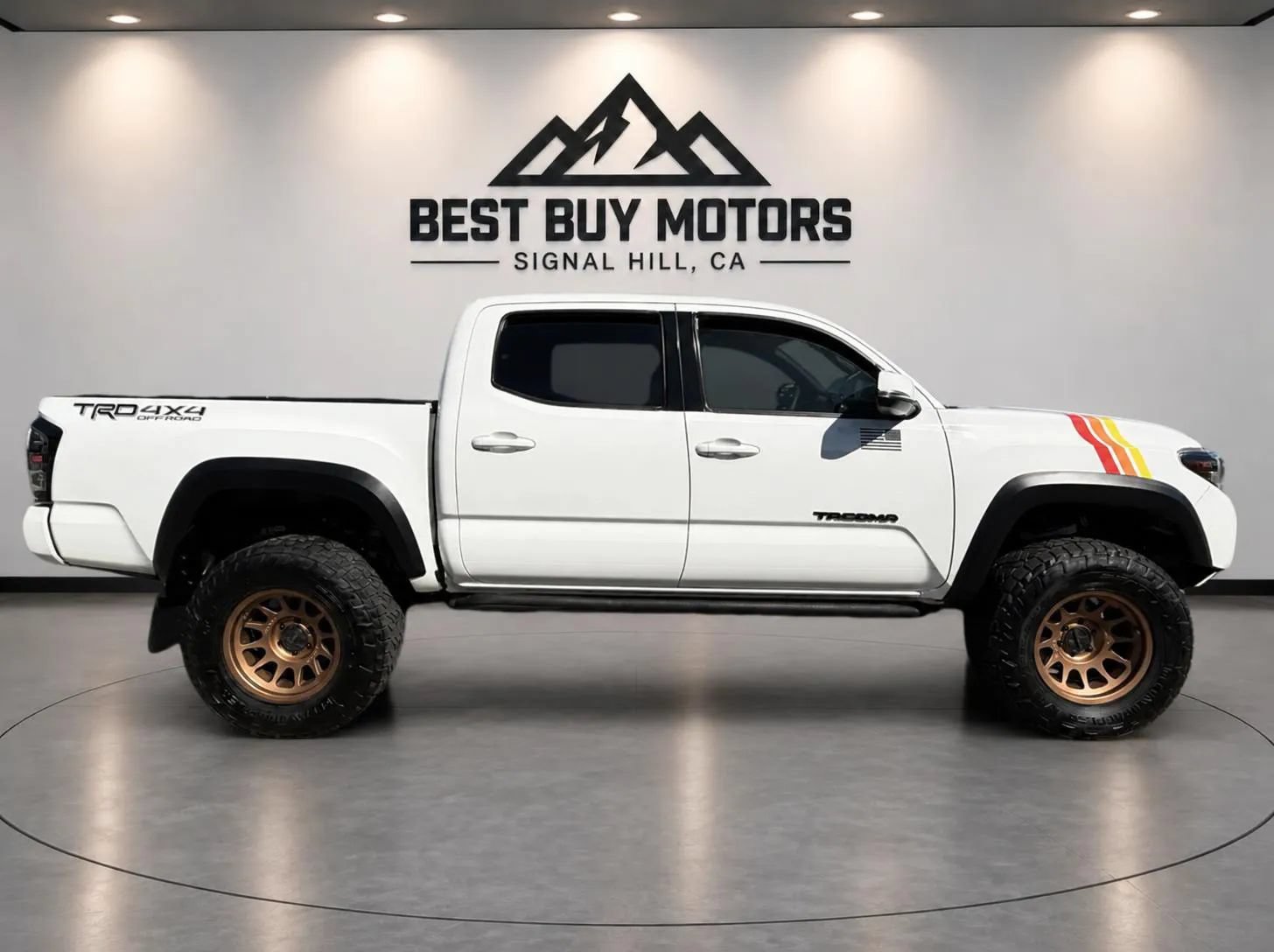 Used 2021 Toyota Tacoma TRD Off-Road w/ Technology Package AWD/4WD image 5