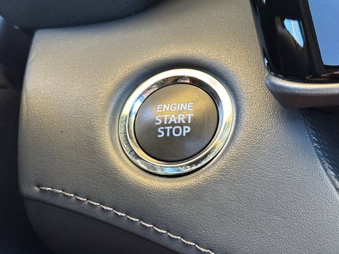 Used 2022 Toyota Highlander XLE FWD image 28