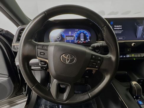 Used 2023 Toyota Crown XLE image 18