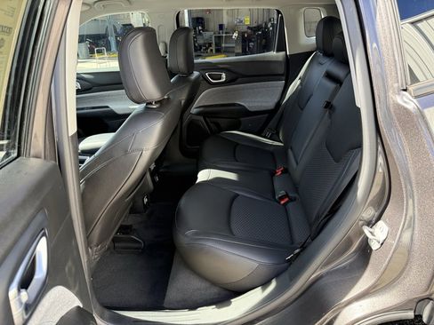 Used 2022 Jeep Compass Latitude image 24