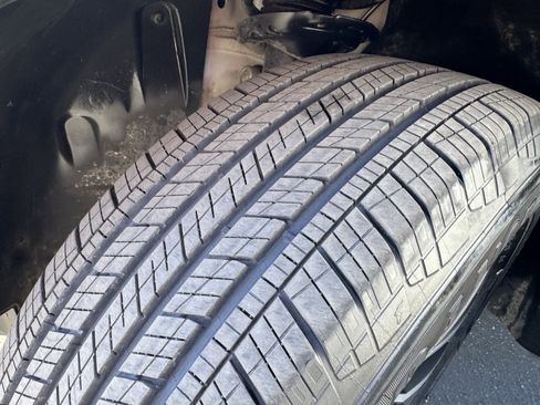 Certified 2019 Volkswagen Tiguan SE w/ Panoramic Sunroof Package image 13