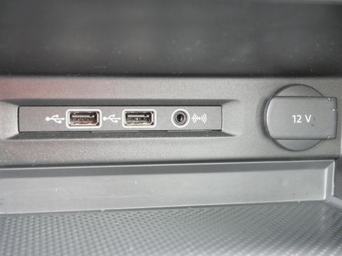 Used 2018 Volkswagen Tiguan SE w/ Panoramic Sunroof Package image 30