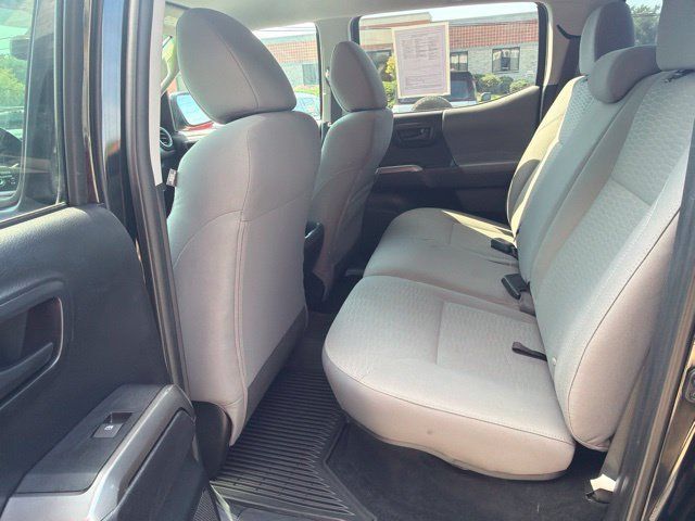 Used 2019 Toyota Tacoma SR5 AWD/4WD image 15