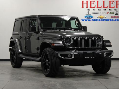 Used 2025 Jeep Wrangler Sahara image 1
