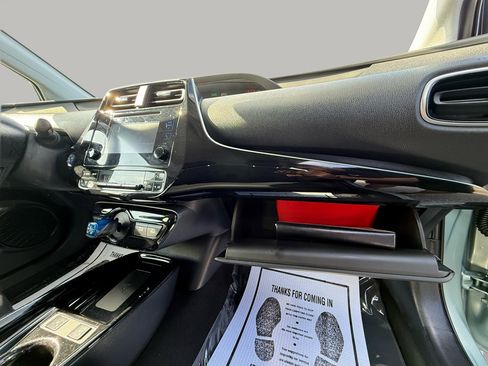 Used 2019 Toyota Prius XLE image 27
