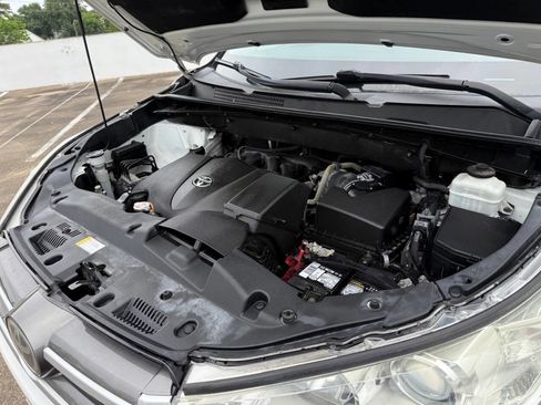 Used 2019 Toyota Highlander XLE FWD image 48