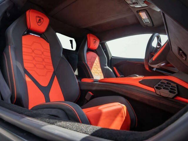 Used 2025 Lamborghini Revuelto AWD/4WD image 33