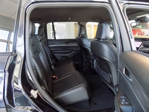 Used 2024 Jeep Grand Cherokee Limited w/ Black Appearance Package AWD/4WD image 28