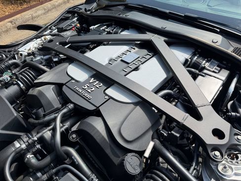 Used 2019 Aston Martin DB11 AMR image 21