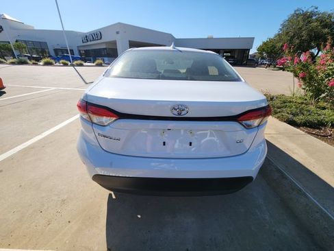 Used 2026 Toyota Corolla LE w/ LE Premium Package FWD image 5