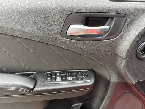 Used 2021 Dodge Charger SXT w/ Blacktop Package image 11