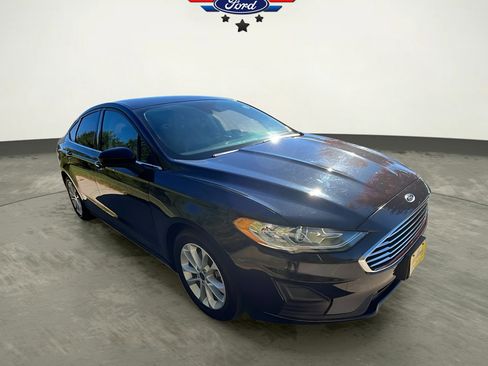 Used 2020 Ford Fusion SE image 3