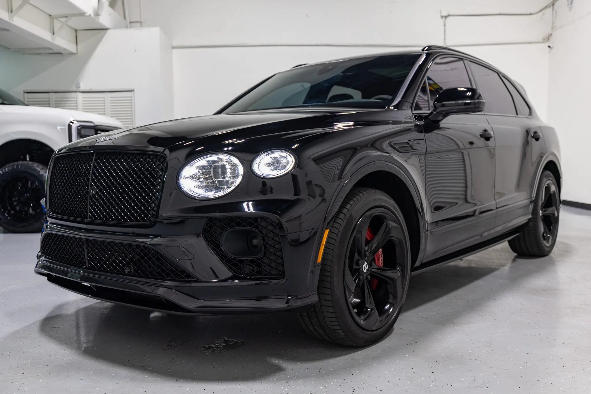 Used 2022 Bentley Bentayga AWD/4WD image 3