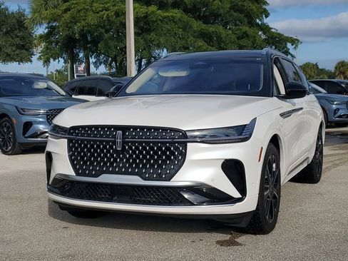 Certified 2024 Lincoln Nautilus Reserve w/ Equipment Group 202A image 3