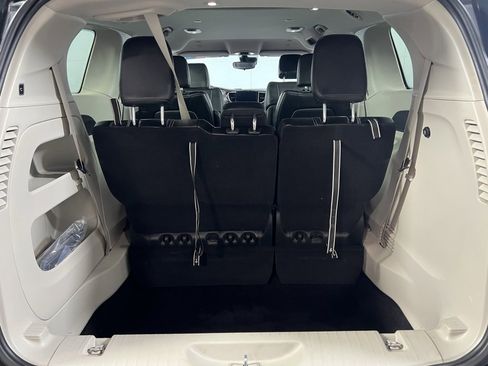 Certified 2024 Chrysler Pacifica Touring-L image 27