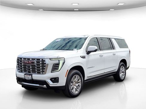 Used 2025 GMC Yukon XL Denali w/ Sun & Power Step Package AWD/4WD image 10