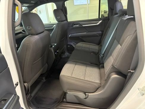 Used 2026 GMC Acadia Elevation w/ LPO, Floor Liner Package AWD/4WD image 17