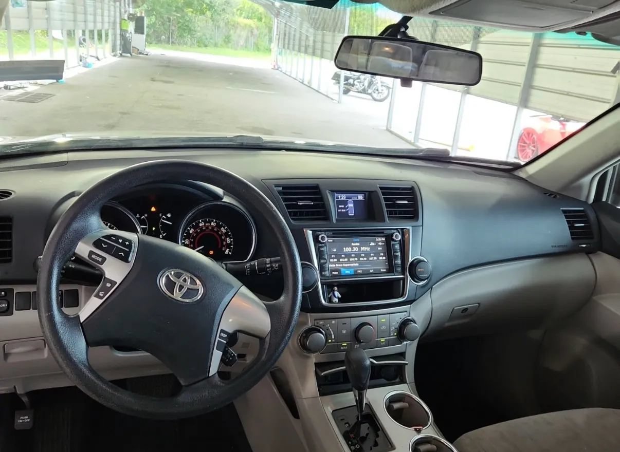 Used 2013 Toyota Highlander FWD image 6