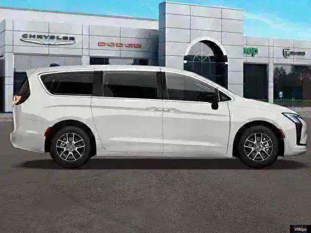 New 2027 Chrysler Pacifica Select FWD image 9