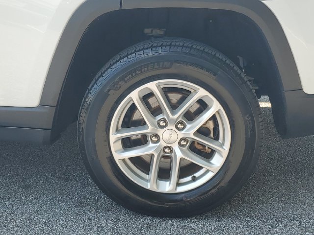 Used 2023 Jeep Grand Cherokee L Laredo RWD image 35
