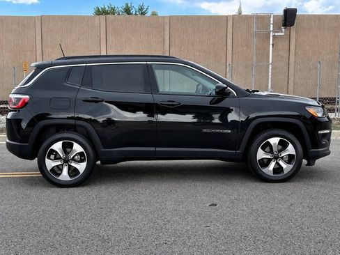 Used 2017 Jeep Compass Latitude w/ Popular Equipment Group AWD/4WD image 6